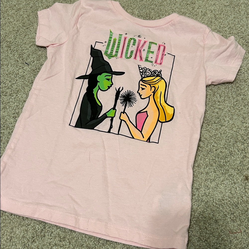 Wicked Shirt in Size 4T 💚🩷
